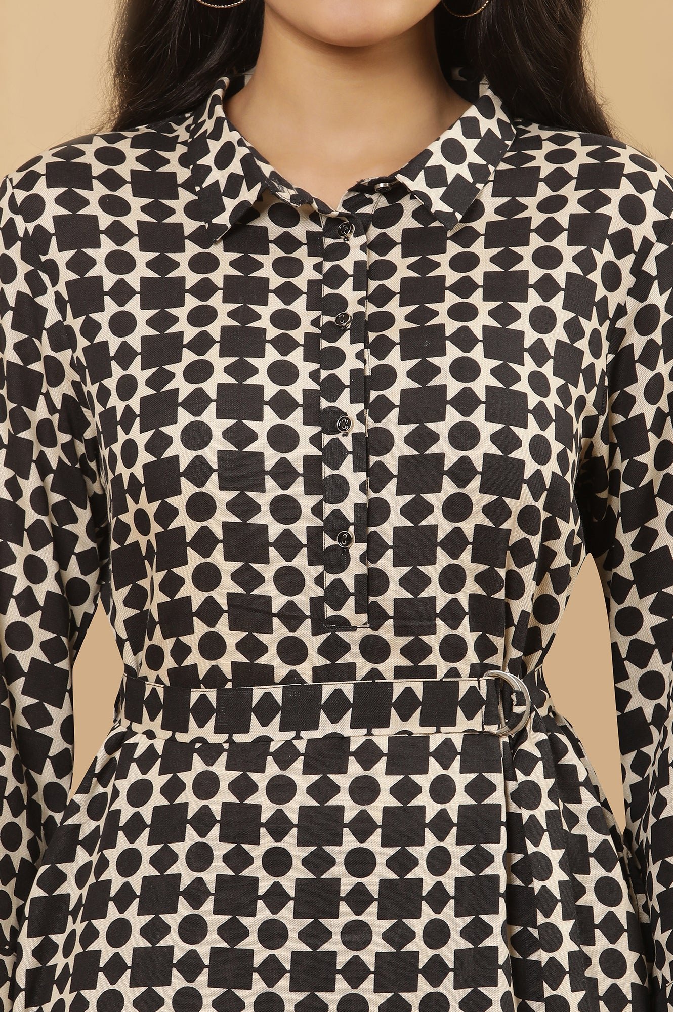 White And Black Geometric Printed Top And Trouser Set - Image 4